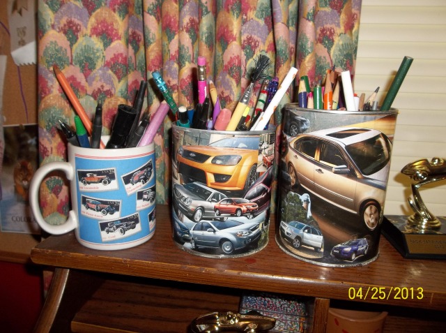 Easy, recycle/reduce/reuse cans into bright desk accessories